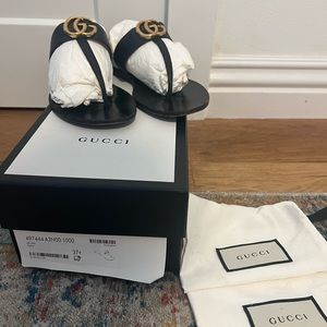 Gucci leather sandal with double G Size 37.5